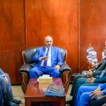 الرئيس القائد عيدروس الزُبيدي يتفقد سير العمل بديوان عام وزارة الزراعة والري والثروة السمكية وقطاعاتها