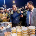 الوزير السقطري والمحافظ شيخ يزوران معرض العسل اليمني بعدن